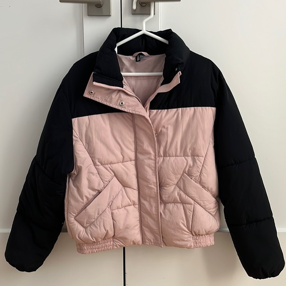 H&M cropped baby pink and navy blue puffer in good shape - Picture 1 of 4